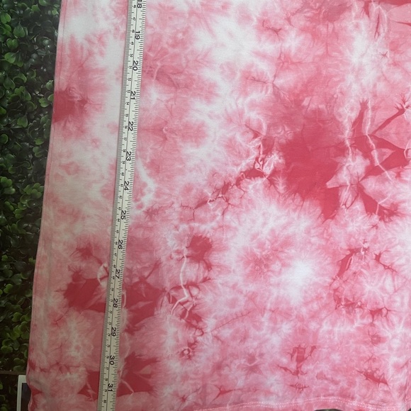 Guess Short Sleeve Longline Logo Oversized Tee. - Picture 4 of 6